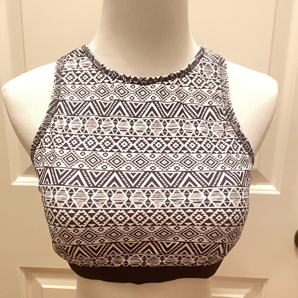 Kinesis Geo Hi Neck Lace Up Top M